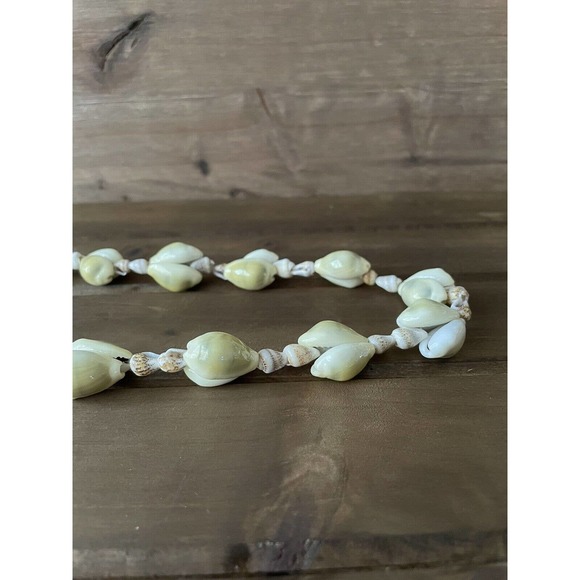 Vintage Shell Lei - Necklace - Rare LARGE Shells - 34” - Picture 8 of 9